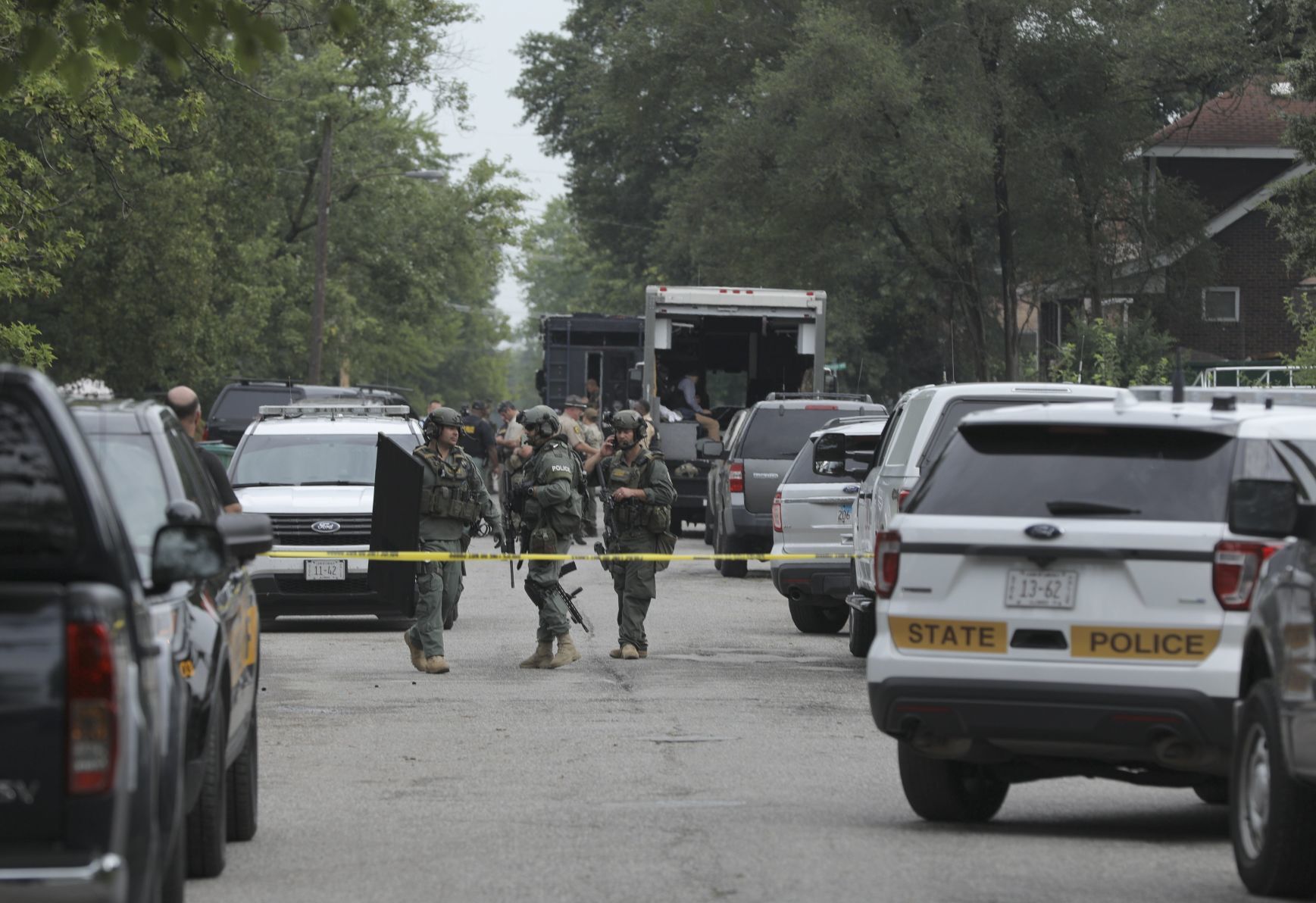 Illinois State Trooper shot while serving a warrant